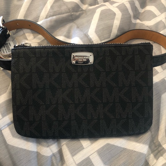 Michael Kors belt bag - Picture 1 of 3
